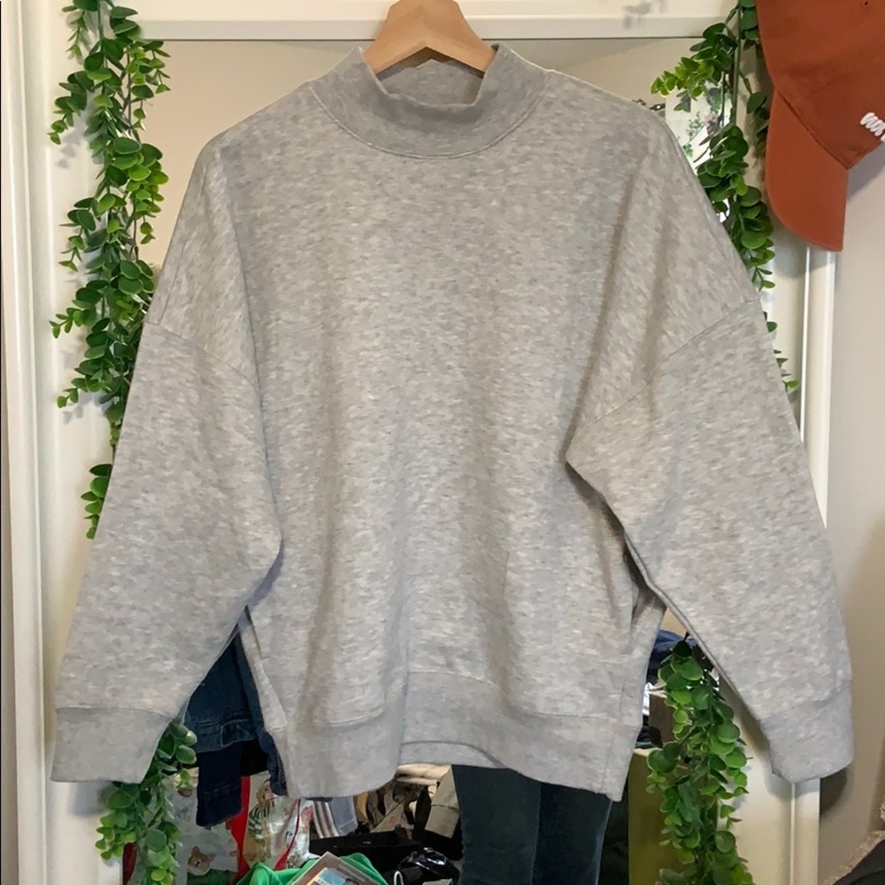 Baggy mock neck with pockets